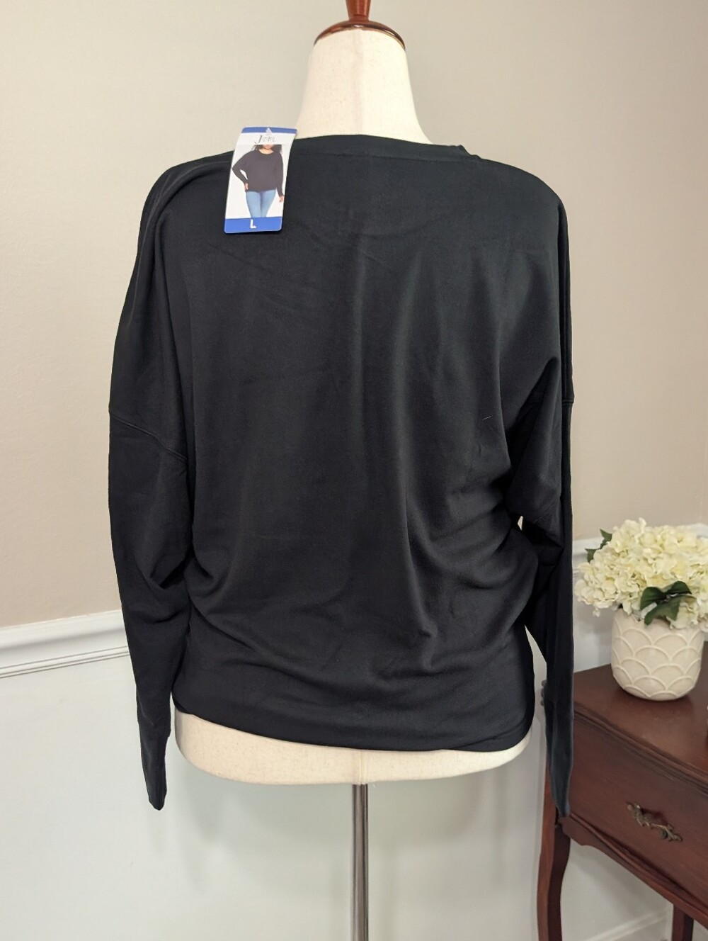 NWT Felina Jezebel Bat Wing Soft Sweater Size L - Picture 3 of 4